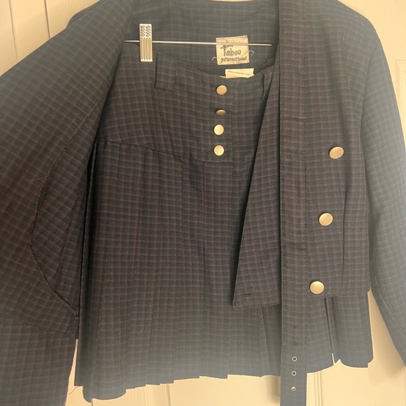 Vintage 2-PC with belt, cropped jacket and pleated skirt - Picture 9 of 9